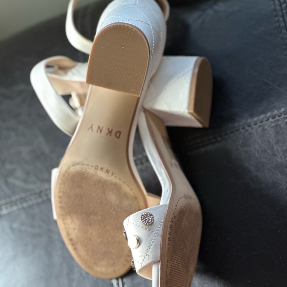 Leather upper. - Picture 2 of 5